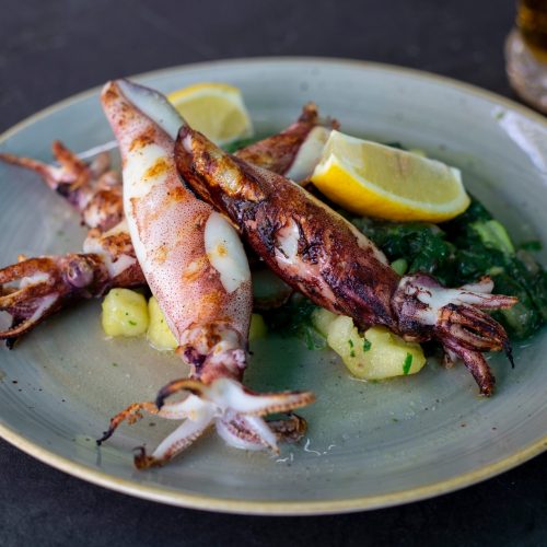 Grilled,Baby,Squids,With,Spinach,,Potato,And,Lemon